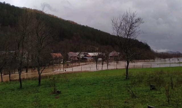 Razlivena bujična voda Tisovca u Pazarištu                                                                                                                                                                                                                